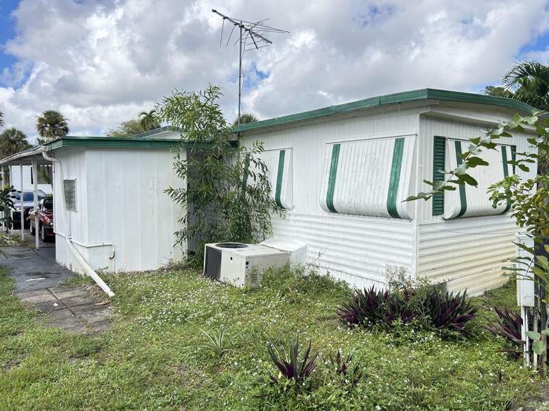 2 bedroom Mobile Home at 522 Hibiscus Drive, Pine Tree Park Co-Op, Deerfield Beach — photo 3