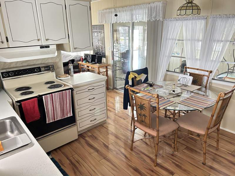 2 bedroom Mobile Home at 522 Hibiscus Drive, Pine Tree Park Co-Op, Deerfield Beach — photo 5