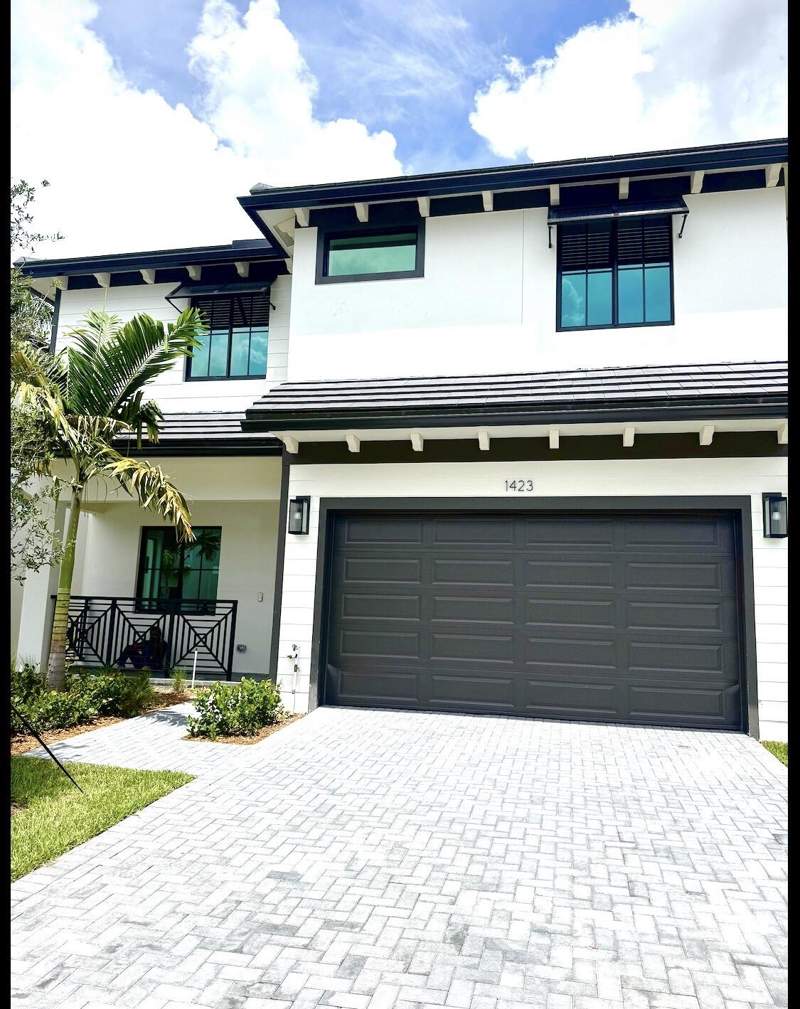 4 bedroom Single Family Residence at 1423 SW 23rd Street, Marina Landings, Fort Lauderdale — photo 2