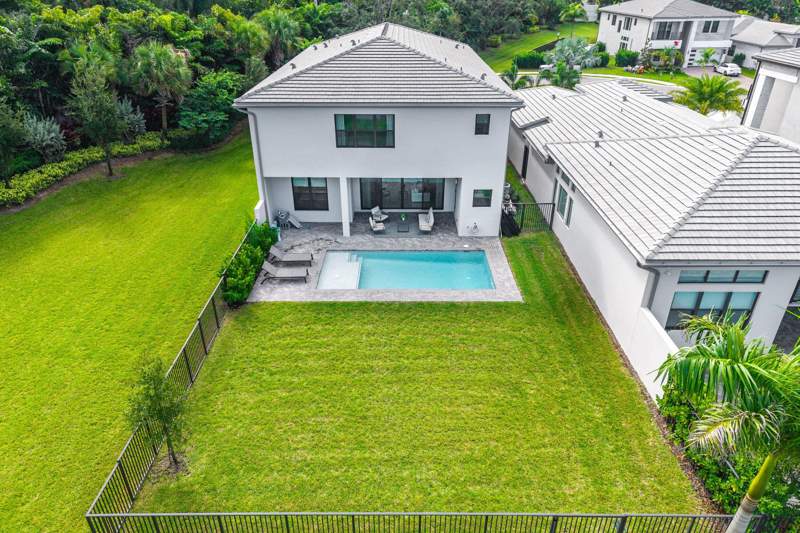 5 bedroom Single Family Residence at 8209 Essex Country Club Drive, Boca Raton Golf Course Pud, Boca Raton — photo 4