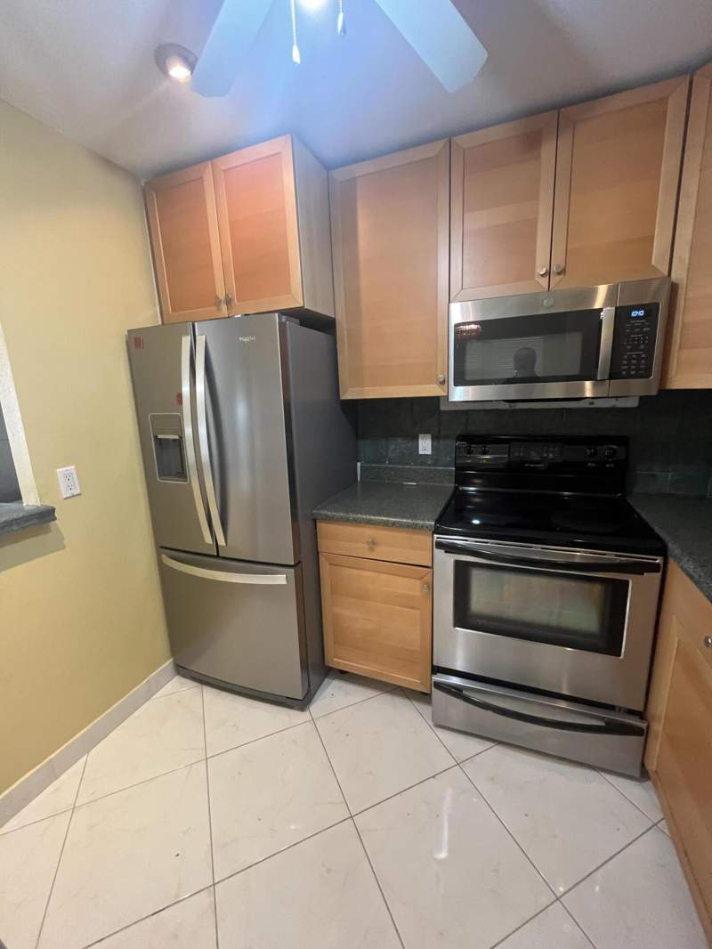 1 bedroom Condominium at 278 Seville L, Kings Point, Delray Beach — photo 2