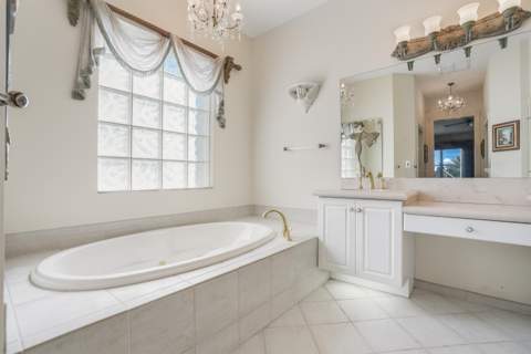 8047 N Savannah Circle, Davie FL - photo 15 of 69