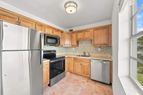 186 Burgundy D, Delray Beach FL - photo 14 of 44