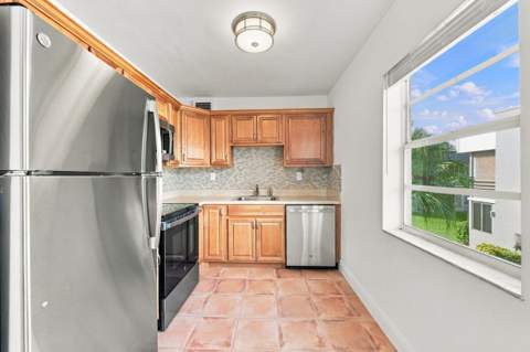 186 Burgundy D, Delray Beach FL - photo 15 of 44