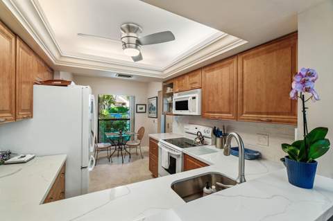 5087 Oakhill Lane, Delray Beach FL - photo 7 of 48