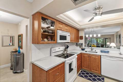 5087 Oakhill Lane, Delray Beach FL - photo 9 of 48