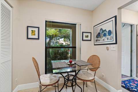 5087 Oakhill Lane, Delray Beach FL - photo 8 of 48