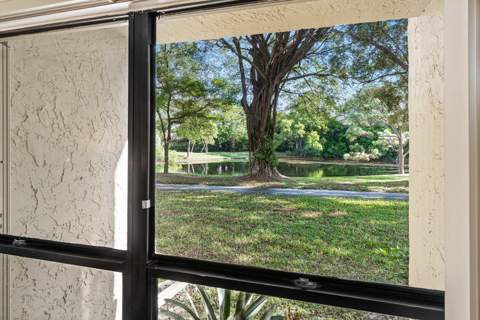5087 Oakhill Lane, Delray Beach FL - photo 11 of 48