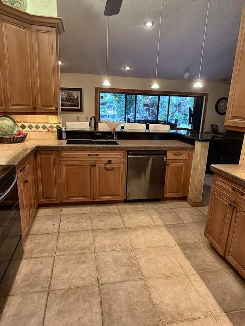 7300 NW 44th Terrace, Fort Lauderdale FL - photo 9 of 49