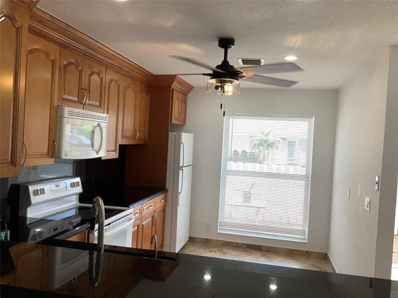 2 bedroom Villa at 6699 Moonlit Drive, Camelot Village Sec 1, Delray Beach — photo 5