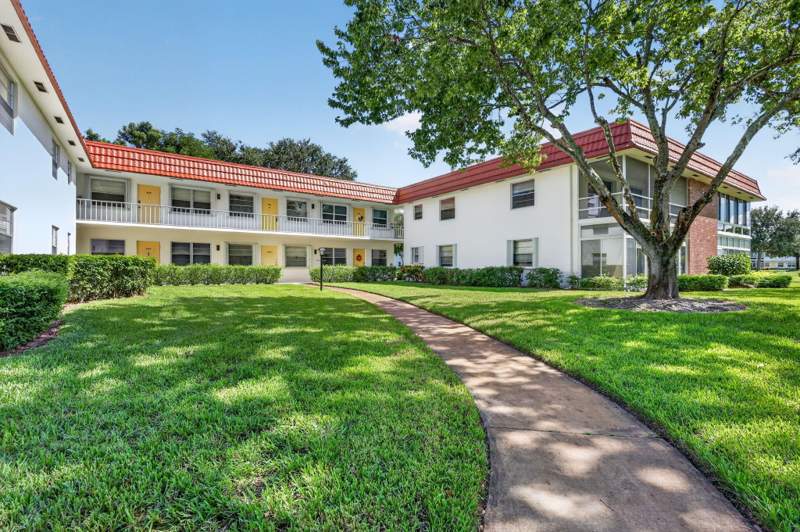 2 bedroom Condominium at 1225 NW 21st Street #32-3208, Vista Del Lago Condo, Stuart — photo 2