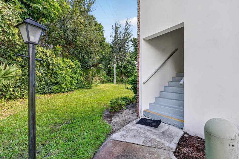2 bedroom Condominium at 1225 NW 21st Street #32-3208, Vista Del Lago Condo, Stuart — photo 4