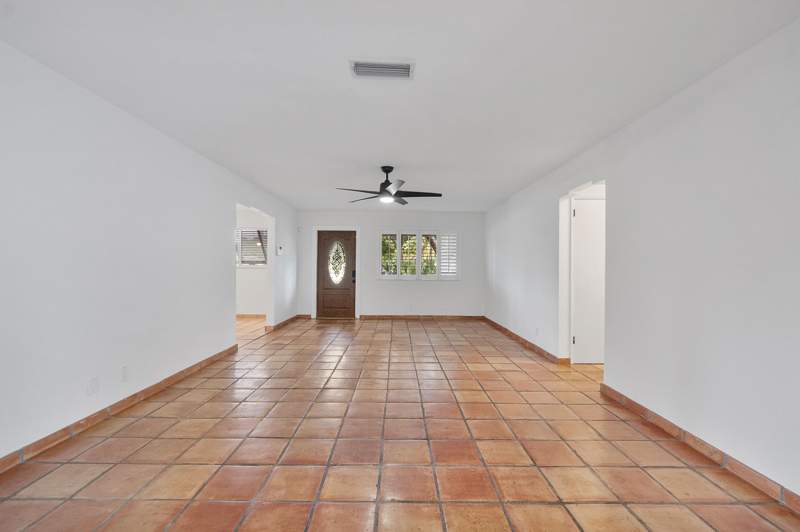 2 bedroom Single Family Residence at 410 NE 36th Street, Villa Rica, Boca Raton — photo 4