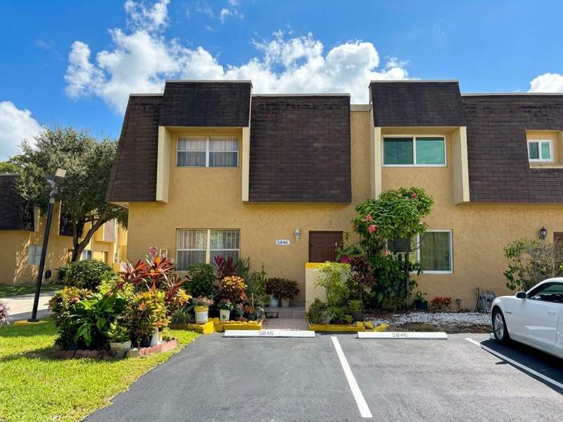 3 bedroom Townhouse at 5846 Blueberry Court #69, Blueberry Hill II Condo, Lauderhill — photo 2