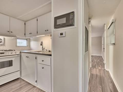 8421 SE Skylark Avenue, Hobe Sound FL - photo 10 of 54
