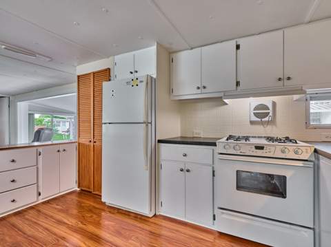 8421 SE Skylark Avenue, Hobe Sound FL - photo 8 of 54