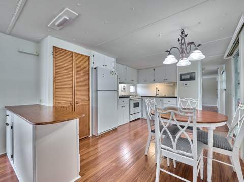 8421 SE Skylark Avenue, Hobe Sound FL - photo 12 of 54