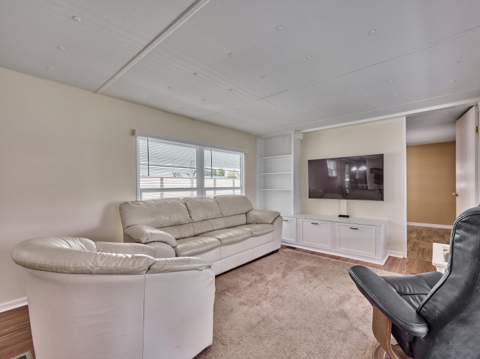 8421 SE Skylark Avenue, Hobe Sound FL - photo 15 of 54