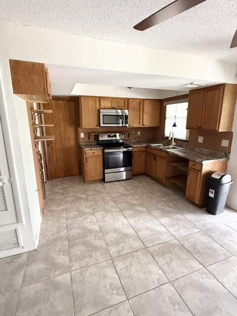 262 NE Brunson Court, Port St. Lucie FL - photo 9 of 17