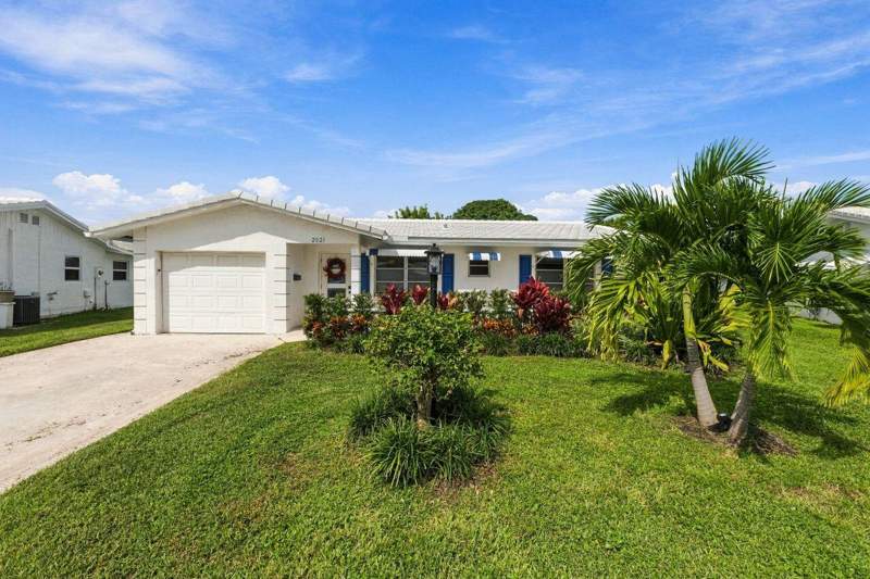 2 bedroom Single Family Residence at 2021 SW 18th Drive, Palm Beach Leisureville Sec 10, Boynton Beach — photo 2