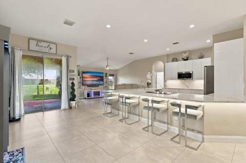2326 SW Webster Lane, Port St. Lucie FL - photo 10 of 54