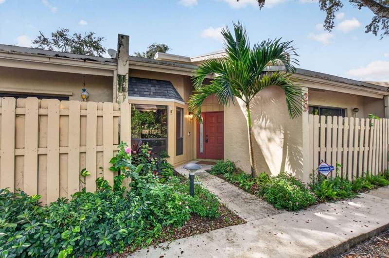 3 bedroom Townhouse at 1400 NW 9th Avenue #D-29, Woodlet Condo, Boca Raton — photo 2