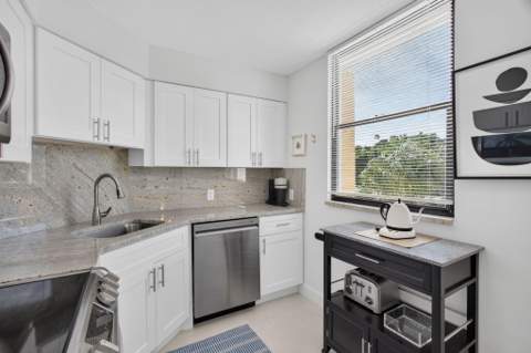 130 Lakeshore #323, North Palm Beach FL - photo 20 of 39