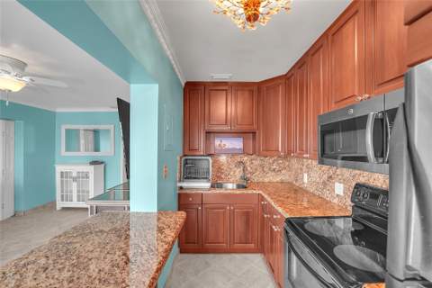 1187 Hillsboro Mile #9E, Hillsboro Beach FL - photo 14 of 34