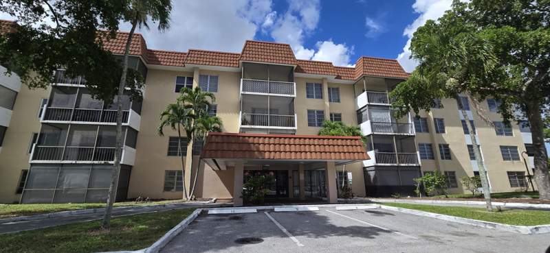 2 bedroom Condominium at 4154 Inverrary Drive #302, Manors Of Inverrary I-2, Lauderhill — photo 3