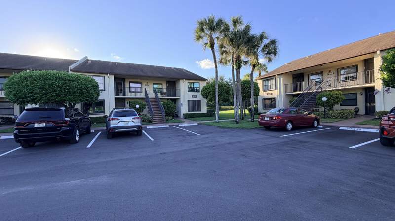 2 bedroom Condominium at 7879 Willow Spring Drive #927, Gardens Of Willow Bend Condos, Lake Worth — photo 2