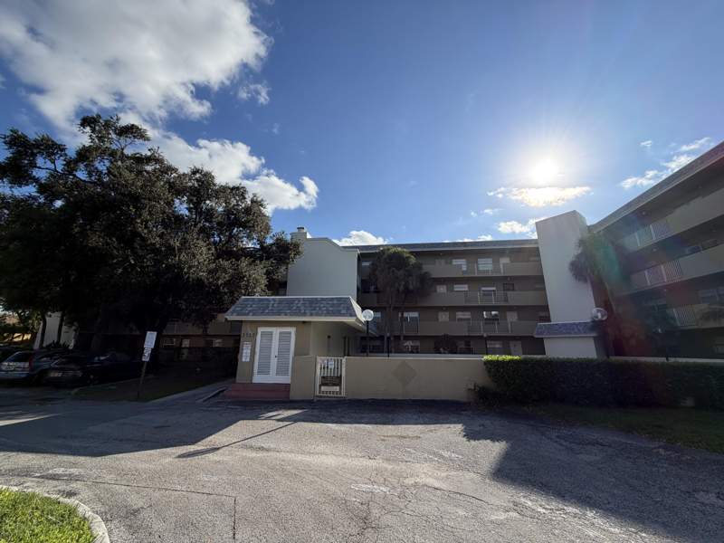 2 bedroom Condominium at 3120 N Pine Island Road #403, Sun Run Condo, Sunrise — photo 2