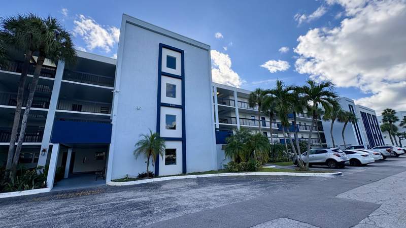 2 bedroom Condominium at 6200 NW 2nd Avenue #212, Boca Teeca Condo 8, Boca Raton — photo 2