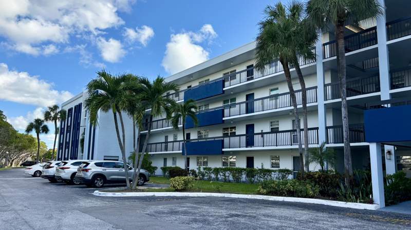 2 bedroom Condominium at 6200 NW 2nd Avenue #212, Boca Teeca Condo 8, Boca Raton — photo 3