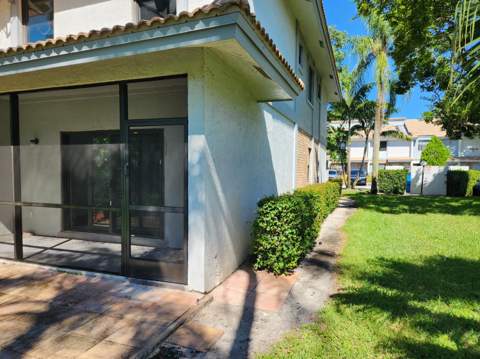 9885 Riverside Drive, Coral Springs FL - photo 12 of 25