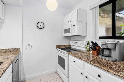 526 Club Drive, Palm Beach Gardens FL - photo 18 of 61