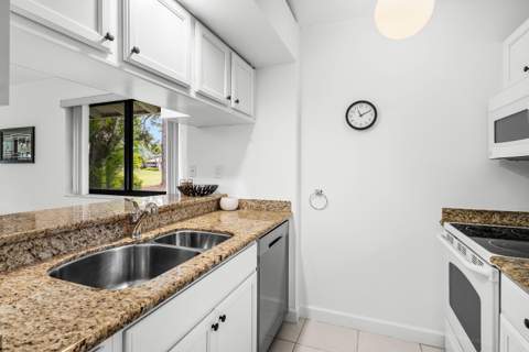 526 Club Drive, Palm Beach Gardens FL - photo 19 of 61