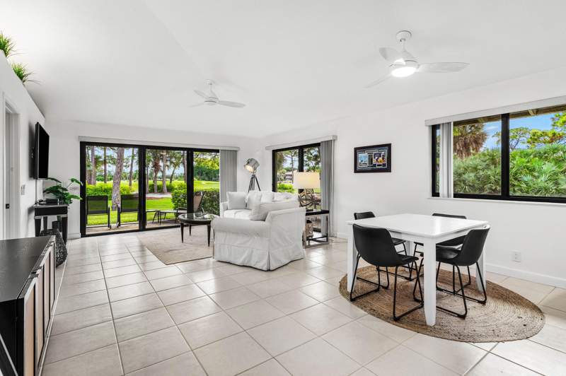 2 bedroom Townhouse at 526 Club Drive, PGA Club Cottages, Palm Beach Gardens — photo 4