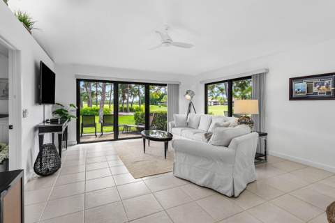 526 Club Drive, Palm Beach Gardens FL - photo 21 of 61