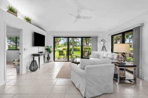 526 Club Drive, Palm Beach Gardens FL - photo 24 of 61
