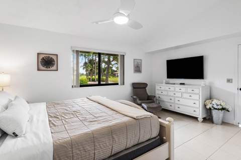 526 Club Drive, Palm Beach Gardens FL - photo 11 of 61