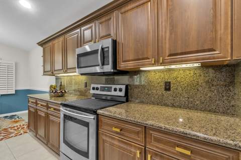 8052 Florenza Drive, Boynton Beach FL - photo 12 of 40