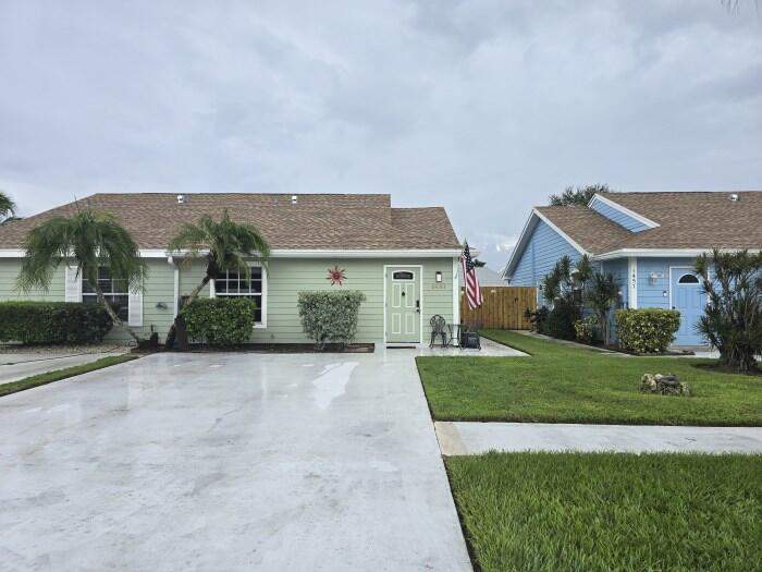 2 bedroom Single Family Residence at 1461 Royal Forest Court, Royal Forest Townhouses, West Palm Beach — photo 3