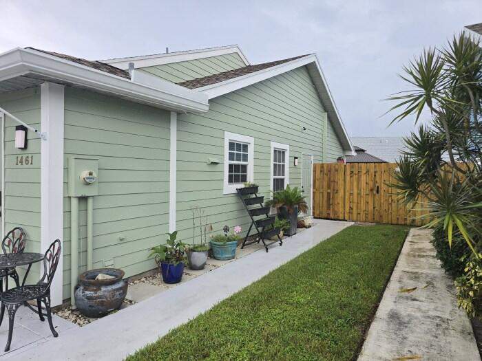 2 bedroom Single Family Residence at 1461 Royal Forest Court, Royal Forest Townhouses, West Palm Beach — photo 5