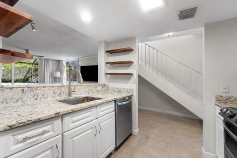 1100 Scotia Drive #108, Hypoluxo FL - photo 7 of 33