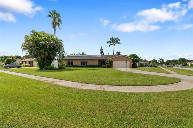 3 bedroom Single Family Residence at 8059 Rose Marie Avenue, Le Chalet 2B, Boynton Beach — photo 4