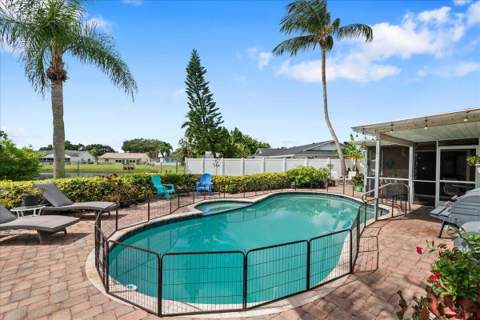 8059 Rose Marie Avenue, Boynton Beach FL - photo 8 of 34