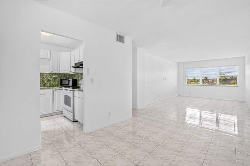 1 bedroom Condominium at 2555 NE 11th Street #404, Horizon House Condo, Fort Lauderdale — photo 3