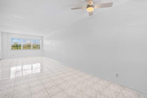 2555 NE 11th Street #404, Fort Lauderdale FL - photo 7 of 22
