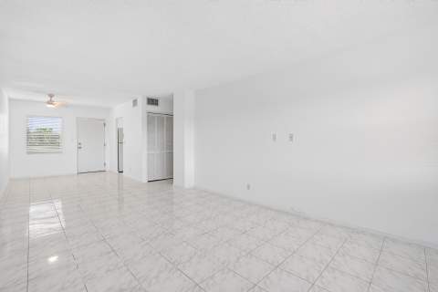 2555 NE 11th Street #404, Fort Lauderdale FL - photo 12 of 22