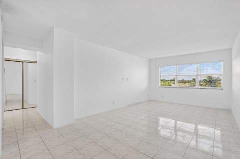 2555 NE 11th Street #404, Fort Lauderdale FL - photo 10 of 22